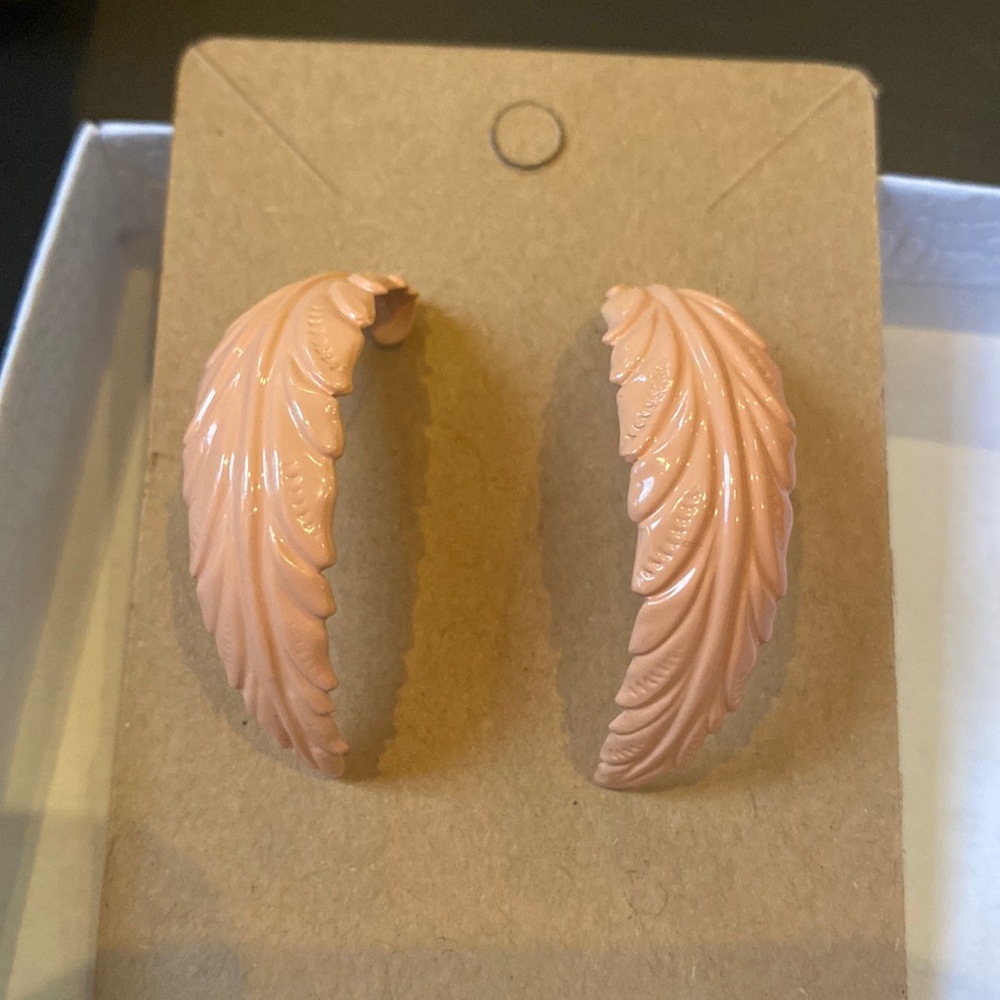 VTG peach color leaves feathers metal pierced earrings BOHO